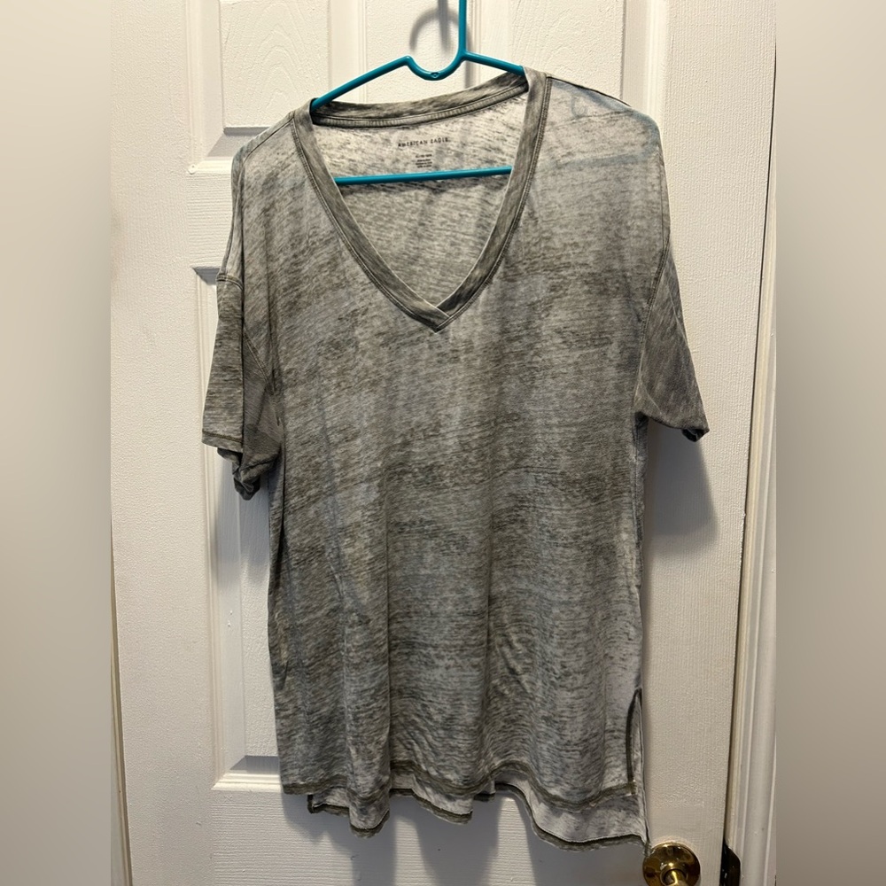 American Eagle v neck T-shirt xl
